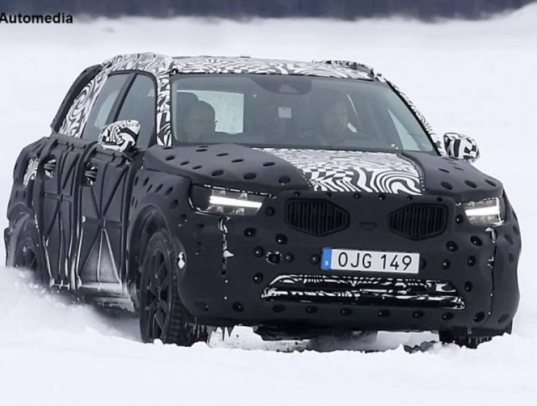 Novo Volvo XC40 é flagrado em testes na neve